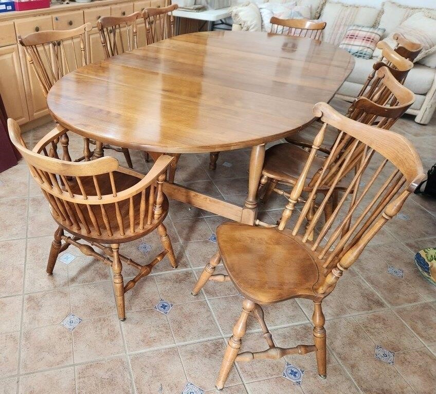X - BEAUTIFUL MAPLE TABLE & 8 CHAIRS & LEAVES