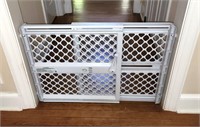 baby gate works well