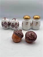 Lot of 3 salt and pepper shakers
