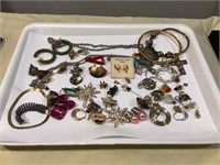 Traylot of costume jewelry