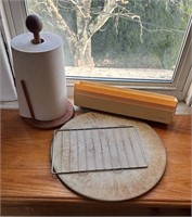 Vintage Wooden Paper Towel Holder, Wire Rack, Pizz