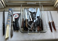 Lot of Vintage Kitchen Knives, Pizza Cutter, Jar O