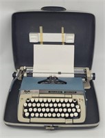 SCM Smith-Corona Galaxie Deluxe Typewriter w/Case