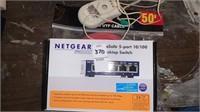 Net gear Desktop Switch and USB Hub Kit