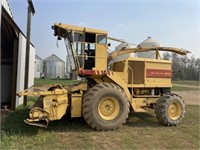 NEW HOLLAND SELF PROPELLED SILAGE CUTTER