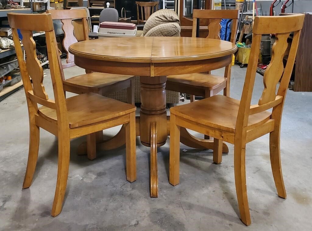 Dining Table And 4 Chiars With Leaf