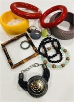 LOT OF COLORFUL BANGLES