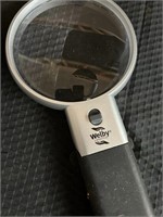 Magnifying Glass w Light