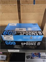 1-600ct plastic spoons