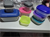 Set of storage containers