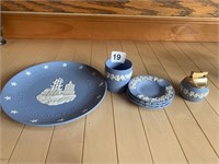 5 WEDGWOOD PIECES INCL. PLATE, LIGHTER, 3