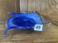BLUE, WHITE ART GLASS BOWL 9" ROUND
