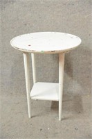 VINTAGE ROUND SIDE TABLE 20"x24"