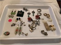 Traylot of costume earrings