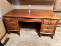 Lg Wood Desk, 7 drawers, 2 pullouts