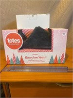 New Totes women’s memory foam slippers size 9-10