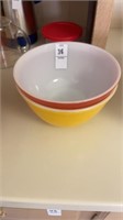 Pair of Vintage Pyrex mixing bowls