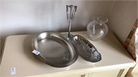 2 metal platters, hand towel holder and heavy