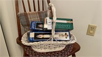 Basket with 5 battery operated lights - lot of