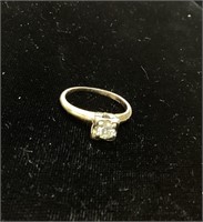 14KT GOLD SOLITAIRE DIAMOND RING, 2.8g, SIZE 7,