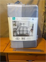 New Mainstay twin/XL 5 piece bedding set-see desc