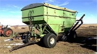 Parker 5500 gravity wagon with tender auger