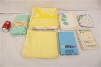 Lot of Vintage Linens ~ Towels, Pillowcases, Etc
