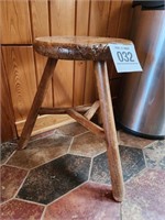 3 legged stool 19" t