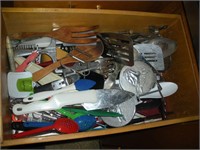Kitchen Gadgets - contentsof drawer