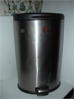 S/S Kitchen Garbage Can w/Removable Plastic Insert