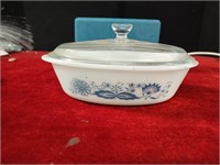 Ovenware baking dish with lid