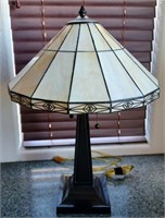 B - TIFFANY-STYLE TABLE LAMP (R15)
