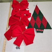 Christmas Bows & Quilted Tree