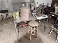 METAL STAND / ANTIQUE ITEMS / STOOL