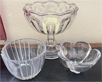 R - LOT OF 3 VINTAGE GLASS BOWLS (A4)