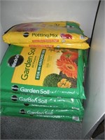 (7) Bags of Miracle Grow Planting and Gardening