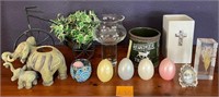 R - MIXED LOT OF COLLECTIBLES (L30)