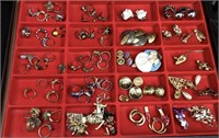 COSTUME JEWELRY TRAY, RINGS, BROOCHES, PINS