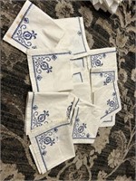 EMBROIDERED LINEN NAPKINS, 12 TOTAL
