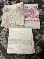 EMBROIDERED / LACE BORDERED TABLECLOTHS