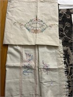 COORDINATING SET OF TABLE RUNNER, PLACEMATS AND