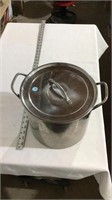 Metal cooking pot