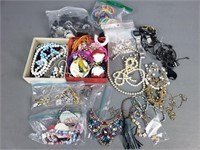 Unclaimed Jewelry . Huge Lot Of Jewelry That Was