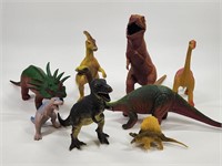 ASSORTED LOT OF RUBBER DINOSAUR FIGURES