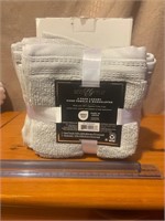 New Hotel Style 4 pack hand towels & washcloths