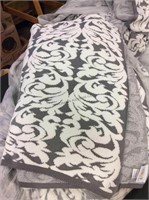 6 studio Twist bed scarves/end of bed blanket.