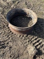 Rim for fire pit