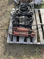 Hydraulic cylinders and hose