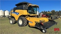 2012 NH CX8080 Combine