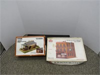 H.O. Scale Burlington Mills & Lighted Freight Stat